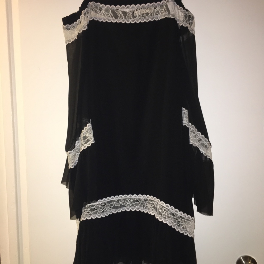 Alice & Olivia black dress w/ lace trim
